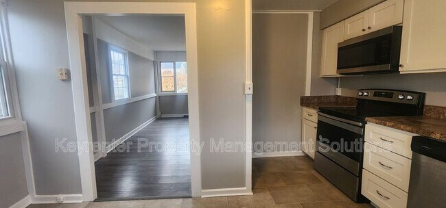 Building Photo - 527 S Magnolia Ave