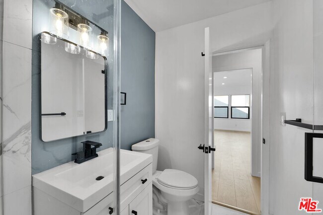 Building Photo - 926 N Spaulding Ave