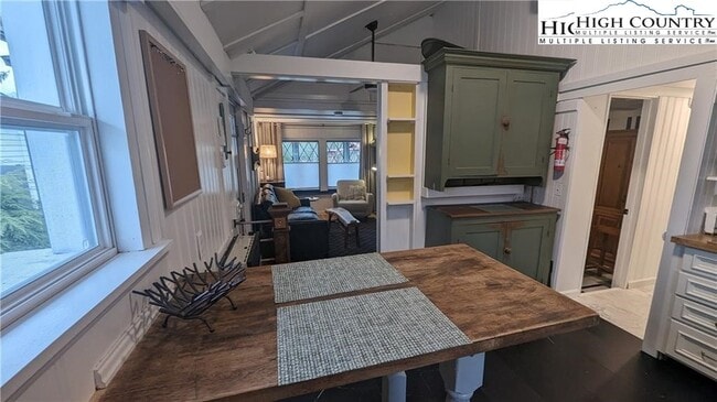 Building Photo - 494 Cranberry St