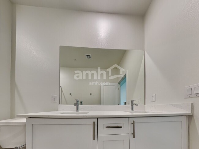 Building Photo - 502 Speckled Orchid Pl