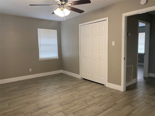 Building Photo - 231 Acker St