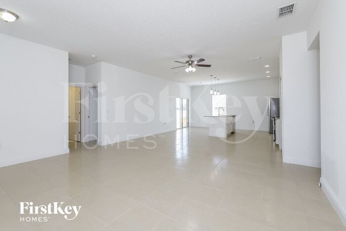 Building Photo - 257 Elm Ct
