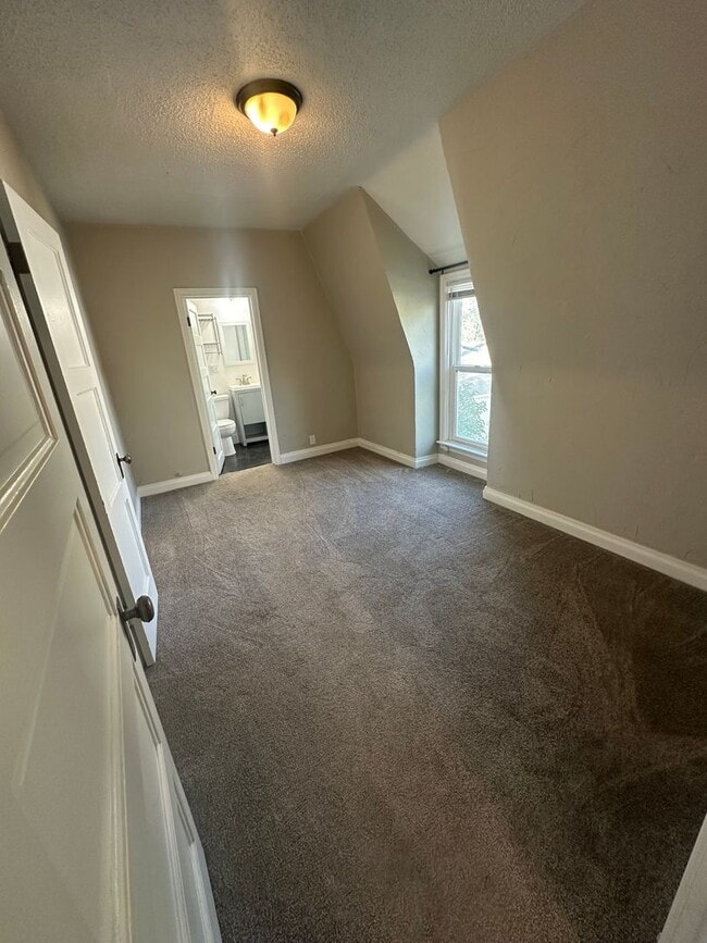 Building Photo - 113 N 6th St