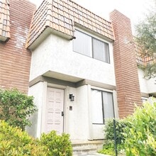 Building Photo - 28025 Ridgecove Ct N