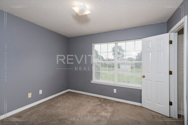 Building Photo - Stunning 4 Bed 2 Bath Home in West Mobile!
