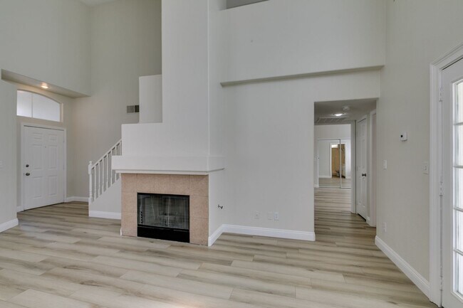 Building Photo - Charming 3-Bedroom Home in Green Valley wi...