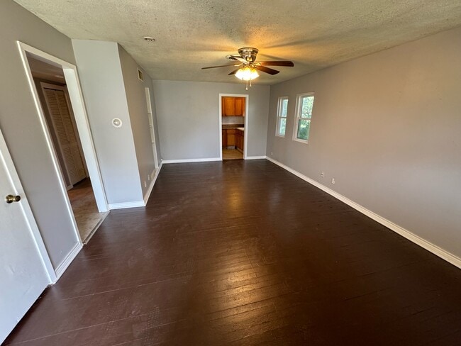 Building Photo - 103 N Florida St