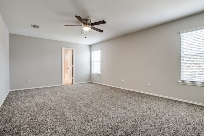 Building Photo - 2201 Itasca Dr