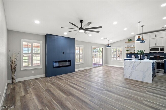 Building Photo - 5005 Cliffrose Dr