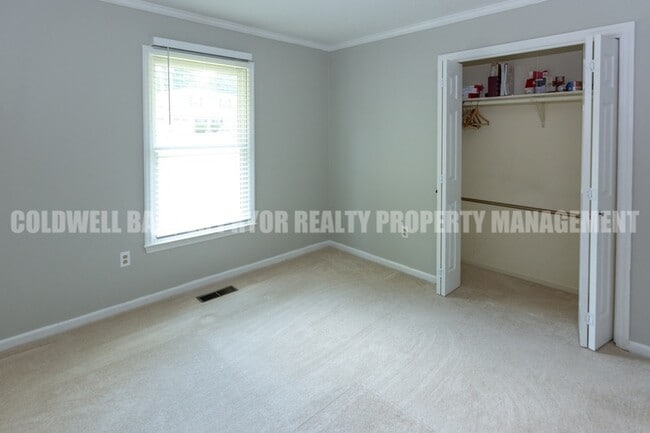 Building Photo - 211 Sandpiper Ln