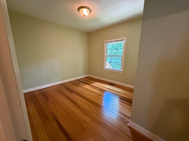 Building Photo - 1112 Pepperhill Cir