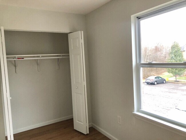 Building Photo - 607 Lily Ct