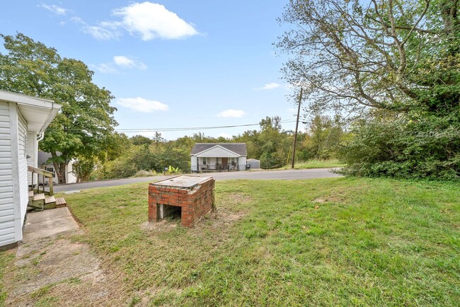 Building Photo - Newly Renovated 2 Bedroom Home For Rent!