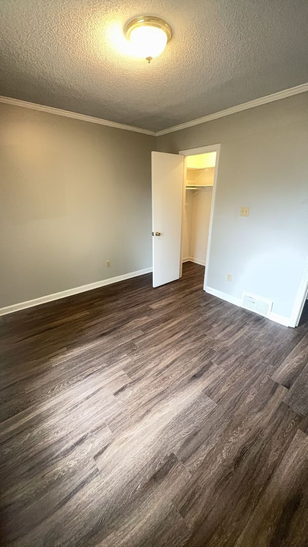 Building Photo - Charming 3 bedroom  / 2 bathroom home - Op...
