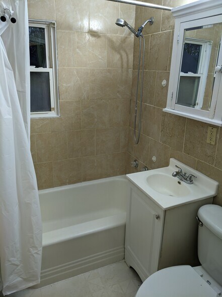 Bath - 510 5th St SE