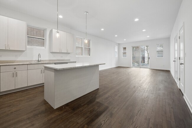 Building Photo - 1952 W Ohio St