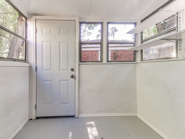 Building Photo - 1121 Bellevidere Dr
