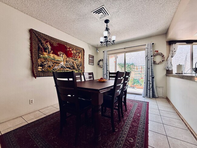 Building Photo - Available August 1st! Beautiful fully furnished single-story home located in the prestigious Span...