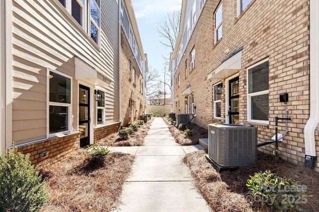 Building Photo - 3812 Odom Wy