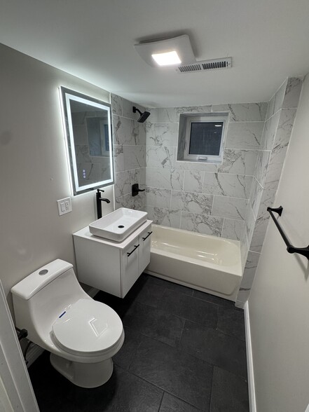 Bathroom - 1647 S Central Park Ave