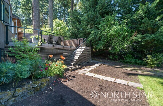 Building Photo - Perfectly located Lake Oswego Mid-century Modern Home with Lake Rights