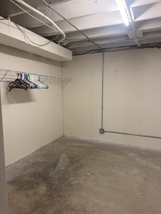 Building Photo - 3829 Eastway Dr