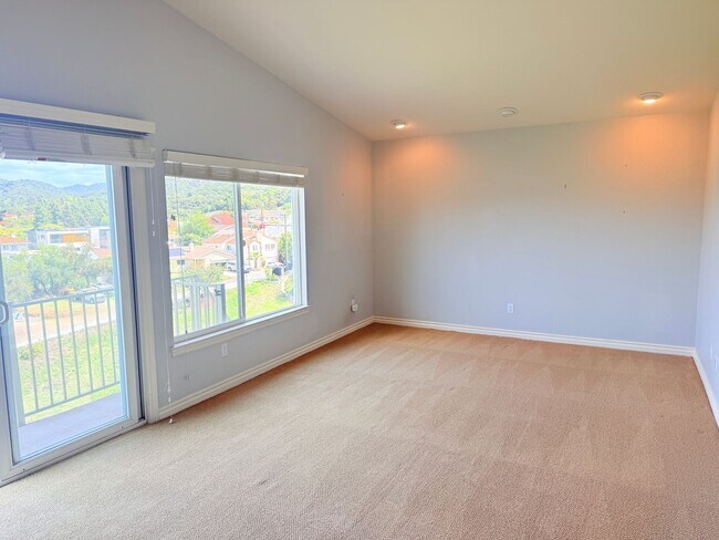 Building Photo - Spacious 4-bedroom, 3-bathroom home in Newbury Park near Thousand Oaks