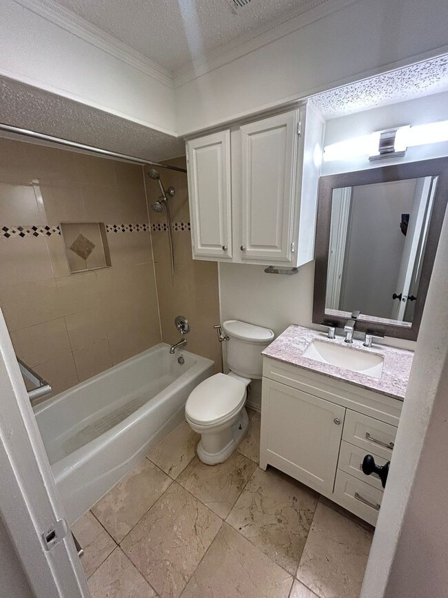 Building Photo - 2019 Chalfont Dr