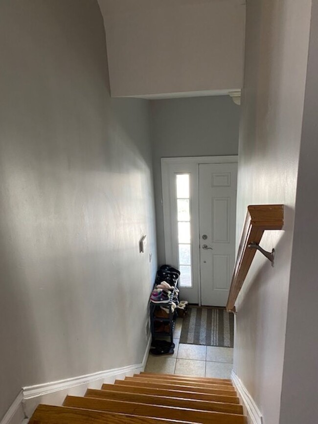 Building Photo - Three Bedroom 3.5 baths Townhouse for Rent...
