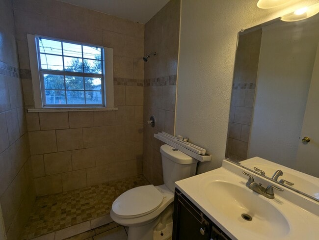 Building Photo - 2104 E 29th St