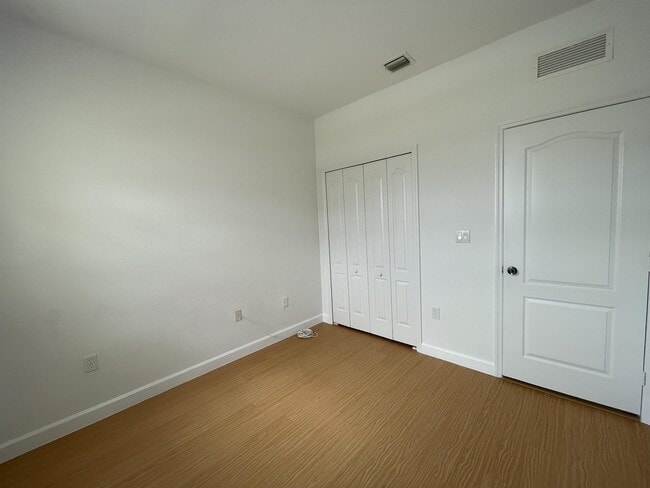 Building Photo - 2551 SE 16th Terrace