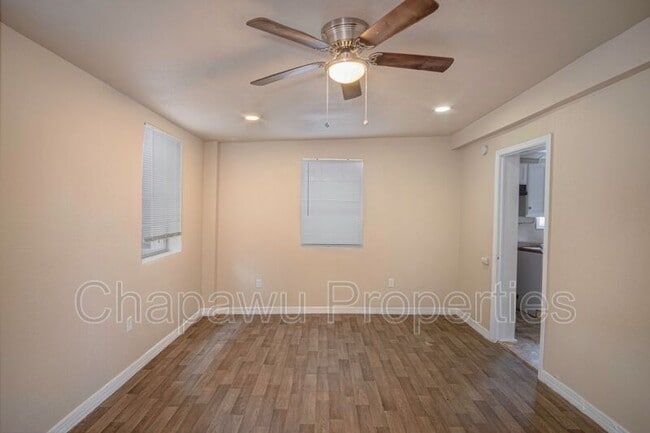 Building Photo - 150 Bank St