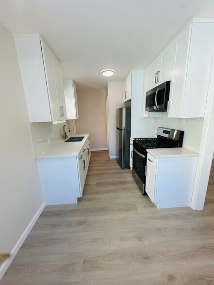 Building Photo - 325 E Verdugo Ave