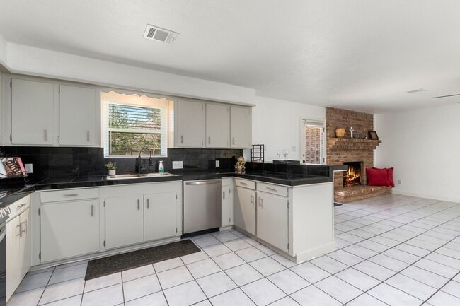 Building Photo - 11030 Hayslip Ln