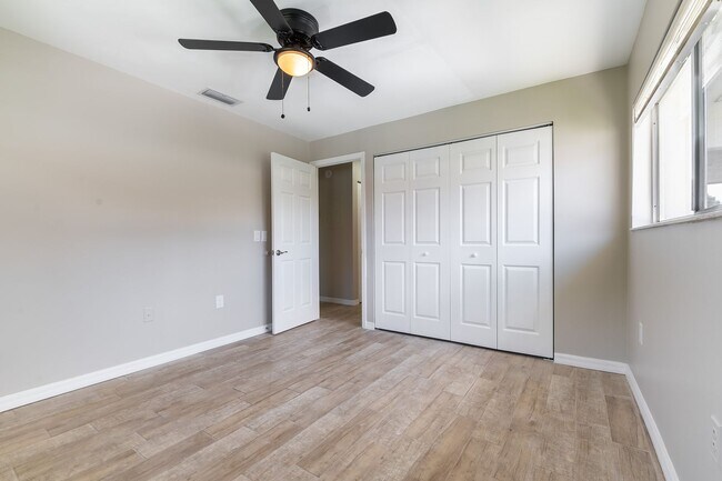 Building Photo - Newly Renovated, 2-Bed, 2-Bath, 2nd Floor ...