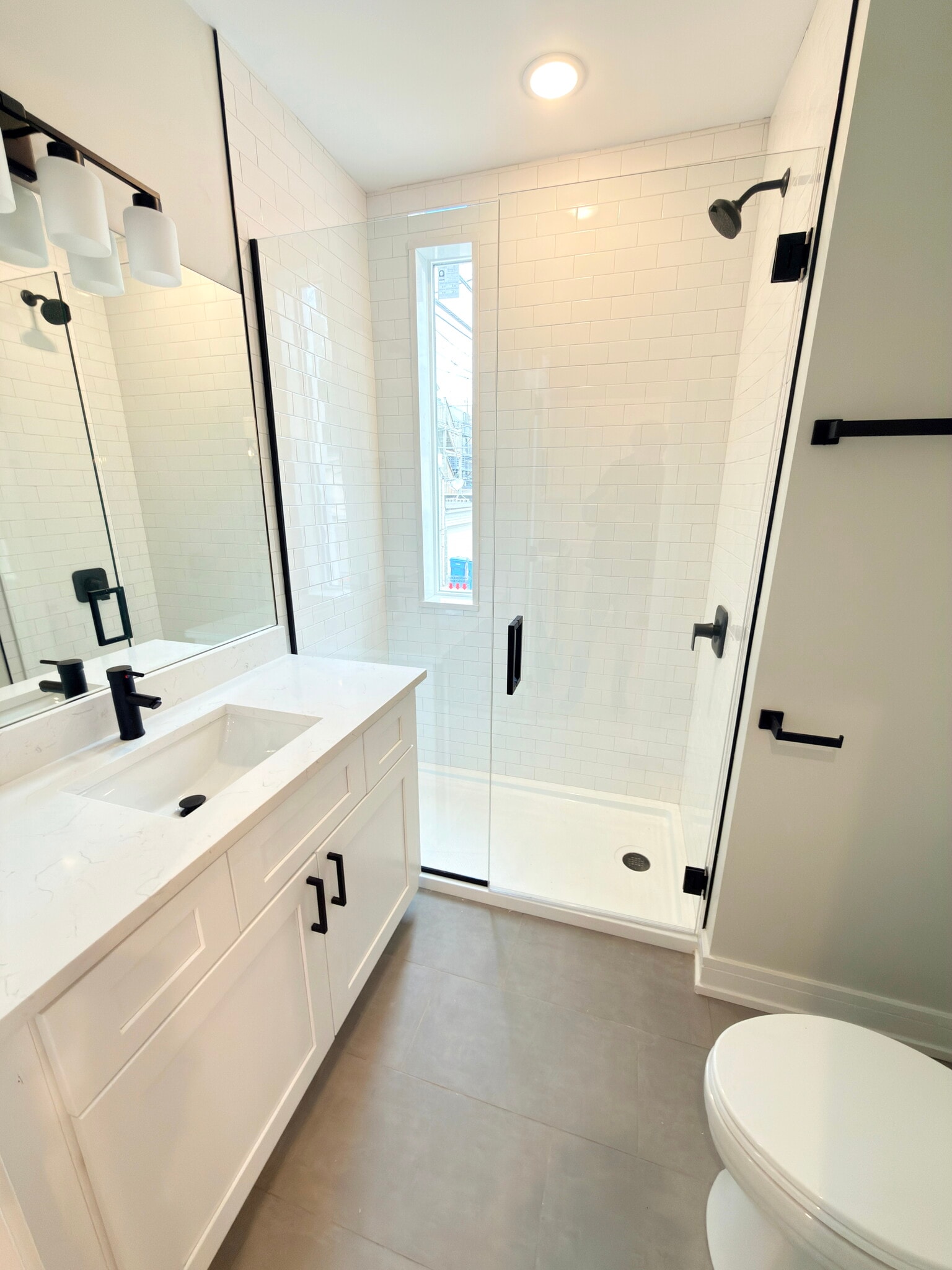 Building Photo - 858 N Paulina St