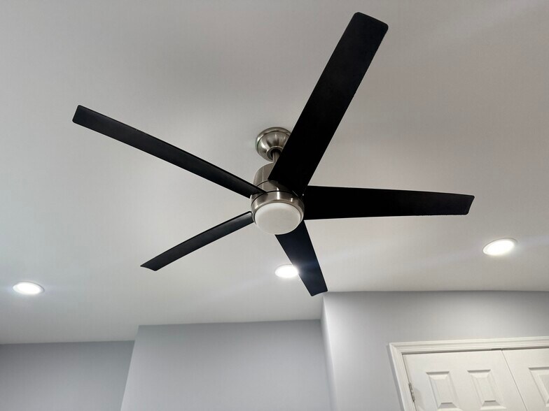 Building Photo - 2323 Barclay St