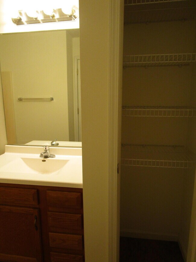 Building Photo - 5013 Roscoe Rdg