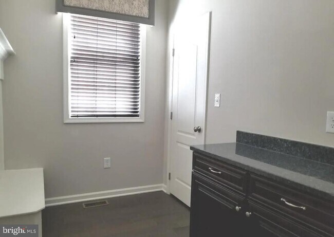 Building Photo - 141 Coachman Cir