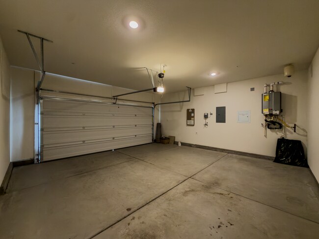 Building Photo - 2048 Ballet Way