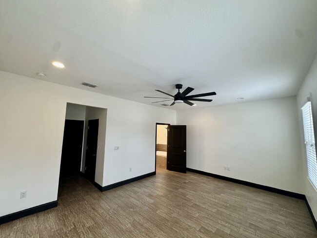 Building Photo - 331 N Trask St