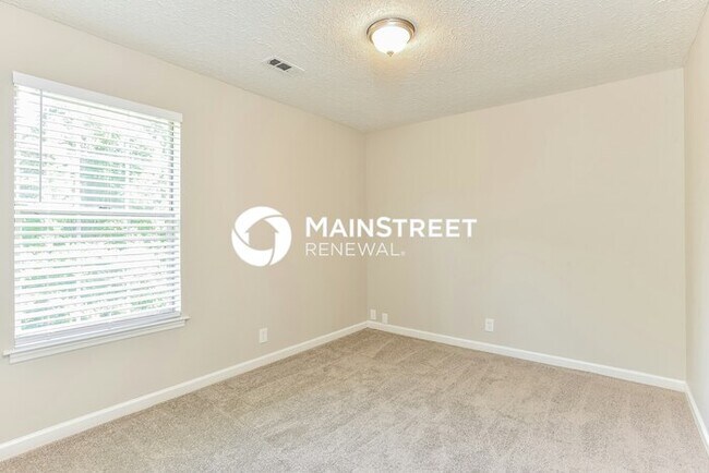 Building Photo - 3 Bedroom Pet-Friendly Home in OLD HICKORY...