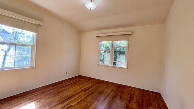 Building Photo - Single-Level 2-Bedroom 2-Bath House + Garage w/ Air Conditioning