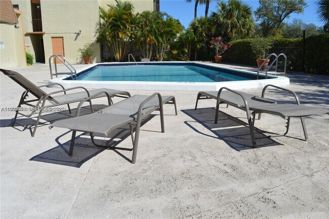 Building Photo - 16851 NE 23rd Ave