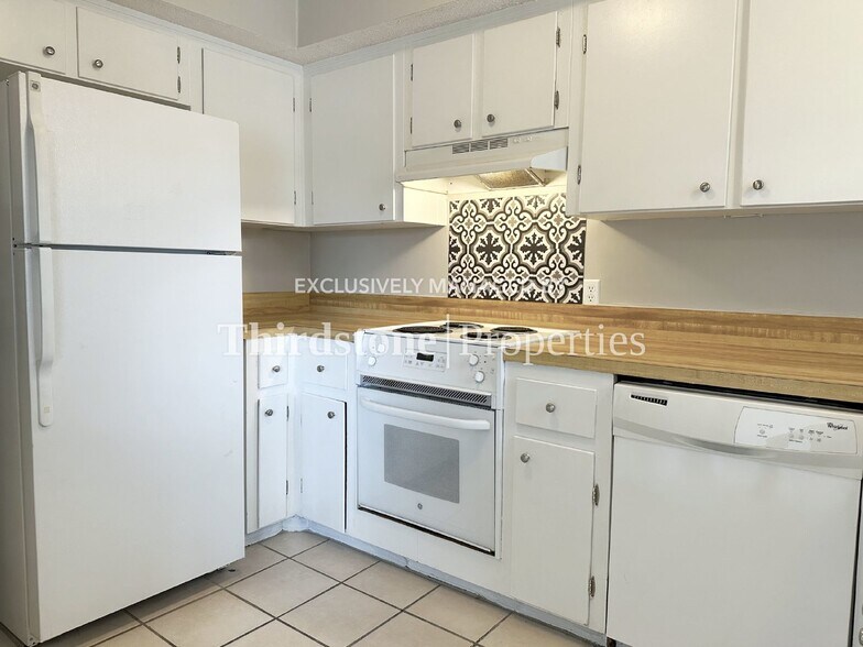 Building Photo - 4390 Herschel St