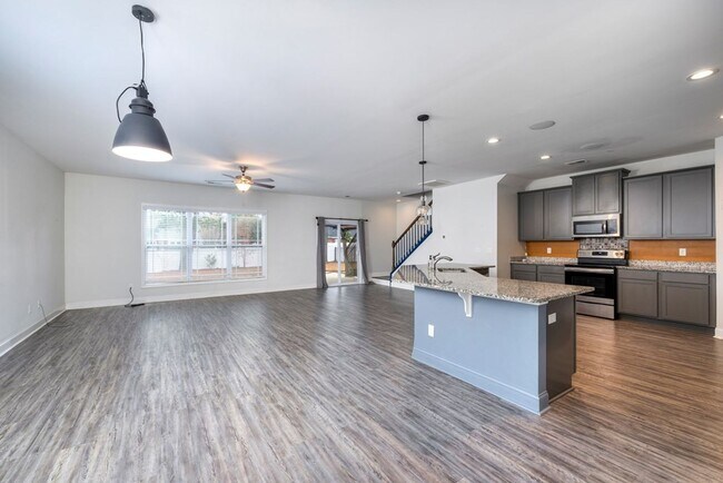 Building Photo - Beautiful home in popular Heritage Bay - F...