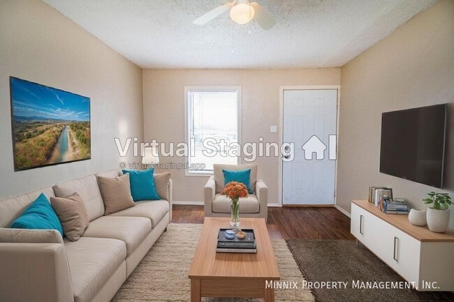 Building Photo - 300 E Lynn St