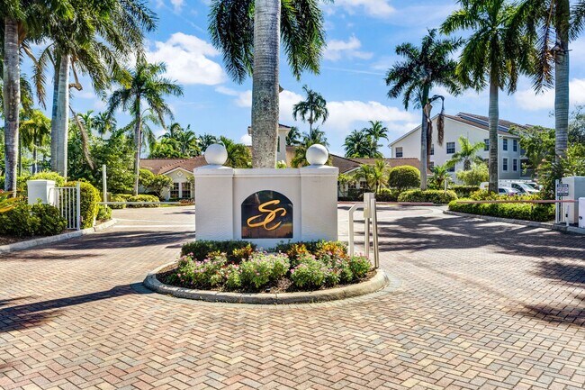 Building Photo - ** ST. CROIX ** 1 BED / 1 BATH - CONDO - GATED COMMUNITY - NORTH NAPLES - ANNUAL RENTAL