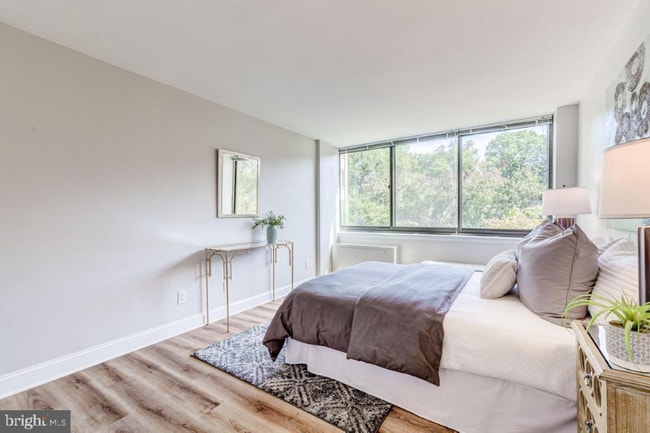 Building Photo - 600 Roosevelt Blvd