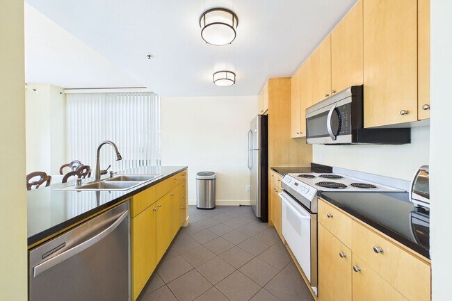 Building Photo - 2BR/2BA Corner Condo w/ Parking | Post International – Lower Pacific Heights
